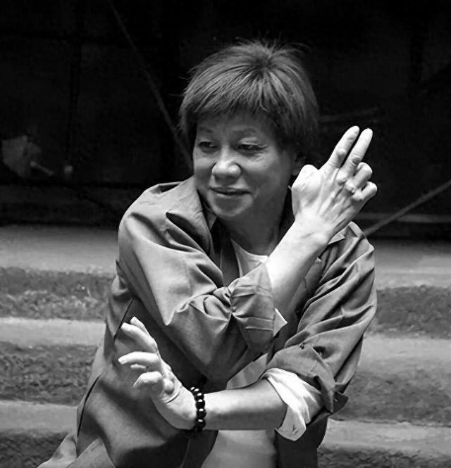 梁小龙死因公开：因心脏衰竭离世；家属澄清其年龄误解：实际出生于1951年8月9日，享年75岁