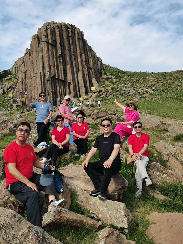 从张家口、宣化到太仆寺旗牛奶湖、石条山旅游，正好一天行程