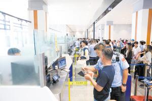 磨憨口岸暑运验放出入境旅客创新高