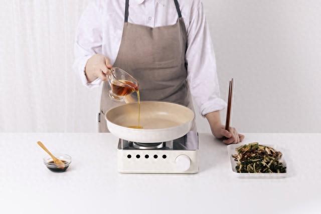 “电磁炉”正在淡出中国家庭，被时代淘汰，连声招呼都不打！