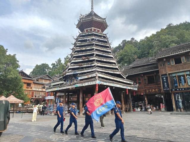贵州黎平丨“蓝焰黔行”志愿服务队多措并举筑牢肇兴侗寨景区 “防火墙”，守护每寸好风光
