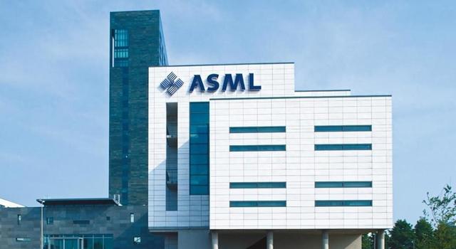 为压制中国芯片产业发展，ASML在7年前允许中国购买翻新的光刻机