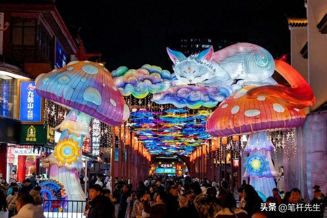 春节文化游爆火！网红乱解经典引争议 守正创新才是传承之道