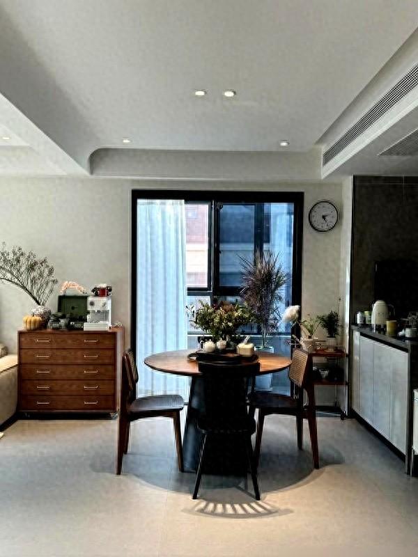 山东一31岁太太，因“发财树客厅”走红，那叫一个岁月静好，晒晒