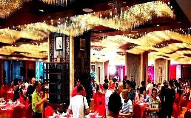 河北一家7口参加侄子婚礼！茅台美食吃到撑，回家才发现忘记随礼