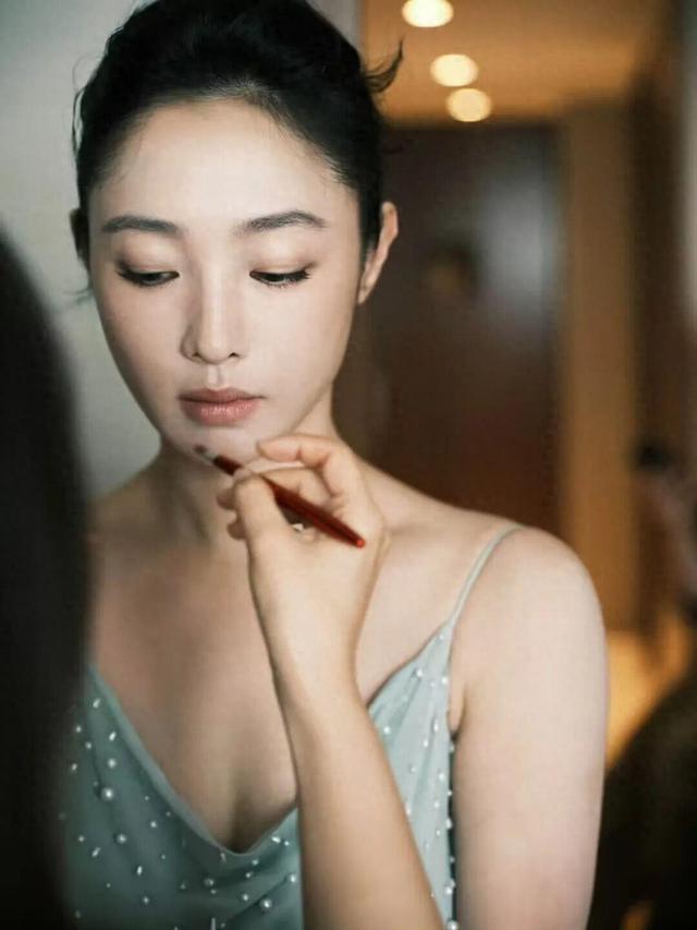 白百何“开麦”硬刚：导演张律靠卖惨找她合作，《春树》东京得奖，制片人却让她提前回国