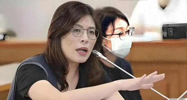 郑丽文收到大陆的“定心丸”，当着韩国瑜的面，反复强调一件事