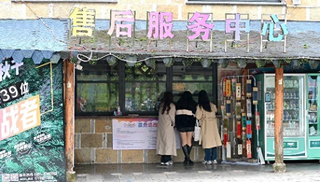 开阳县猴耳天坑旅游火爆出圈