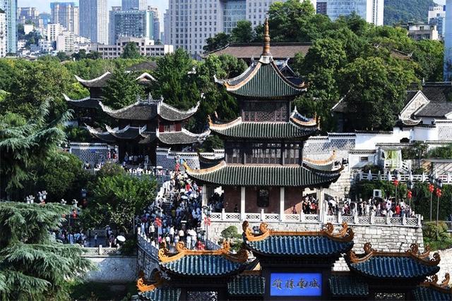 从梵净山到云舍村、瑶山古寨：贵州全域旅游“接招”泼天流量，绘就多彩新画卷