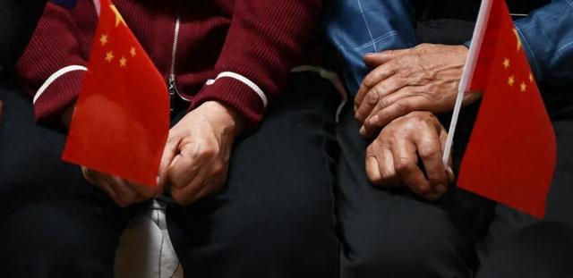 点火发射前，中国最年轻航天员父母的38小时