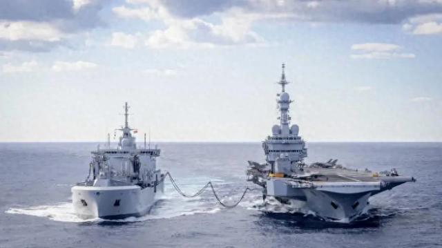 法国航母承认：在南海直面山东舰，被40艘中国海军舰艇“围观”！