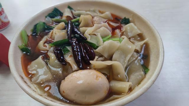 长春这有山摩肩擦踵，南湖公园绿树迎风