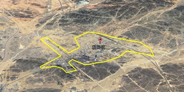 明知不宜居却建城，令人心酸如今仅剩数千人，路边堆满废弃汽车