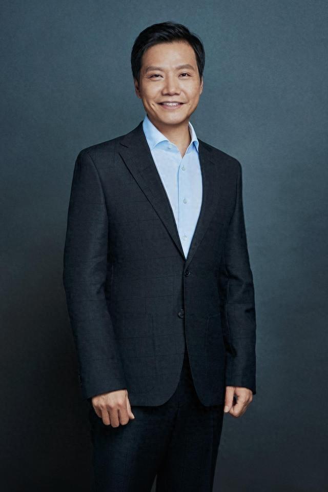 什么样的男生忌讳寸头（为什么劝中年男人发型别剪寸头烫卷发看55岁雷军就知道了）