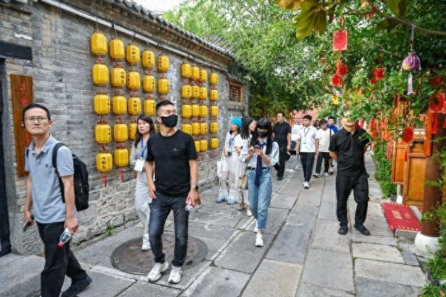 漫步老城看“城新” 全国知名媒体总编辑品泉城新颜