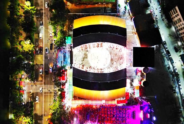 福建永定：巨眼凝望处 烟火醉客心——“印象土楼·凤城夜市”点亮夜经济新地标