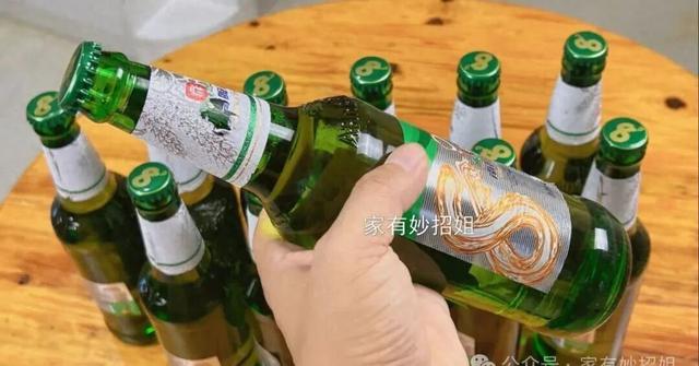 抖音一根筷子开啤酒的技巧（教你如何用一张纸开酒瓶盖）