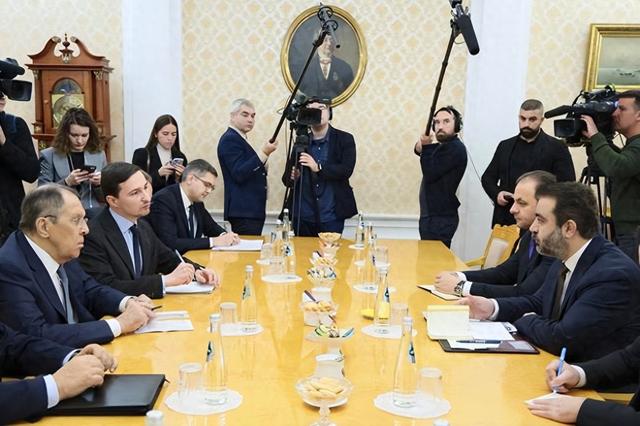 政权更迭后再牵手！叙新当局高层访俄	，普京敲定深化军事合作