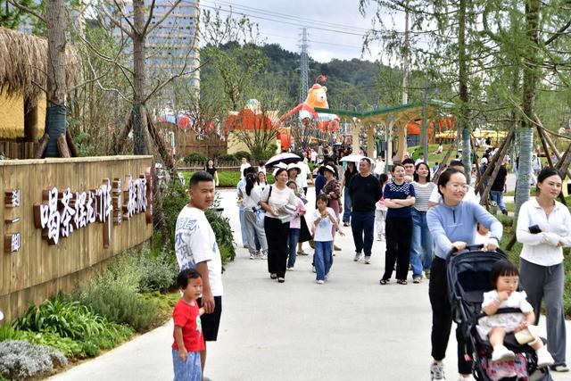 开业4天迎客近1.7万人观山湖“幻花样young”成为市民近郊游热门地