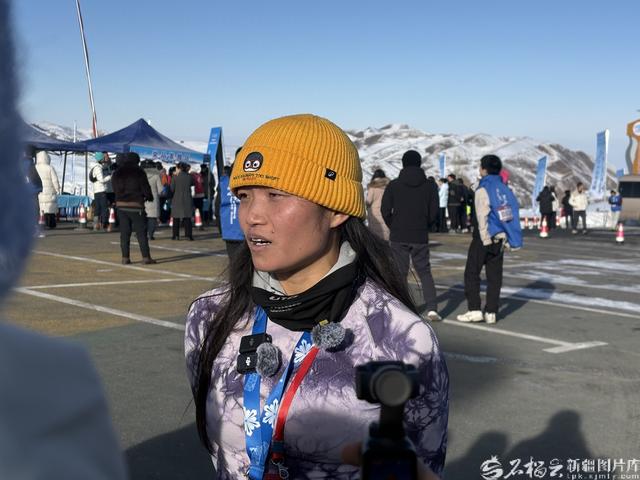 新疆的冬天亚克西丨天山脚下，1300余人为一场冰原雪地徒步赛奔赴江布拉克
