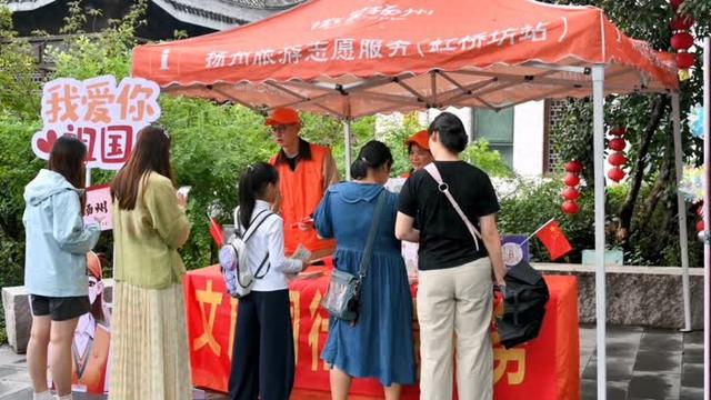 超级黄金周”第三天：系列“宠客”举措诚意满满 “微笑扬州”服务游客点赞