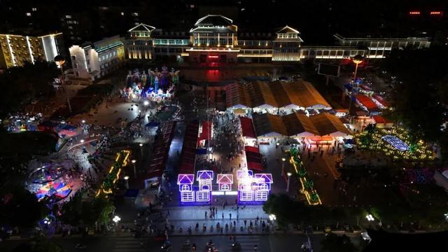 罗城：梦幻灯光秀点亮仫佬山乡 粤桂协作赋能文旅振兴