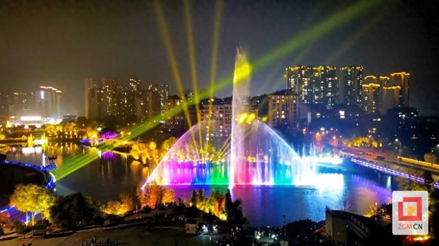 沿滩龙湖公园音乐喷泉：一场美轮美奂的视觉盛宴