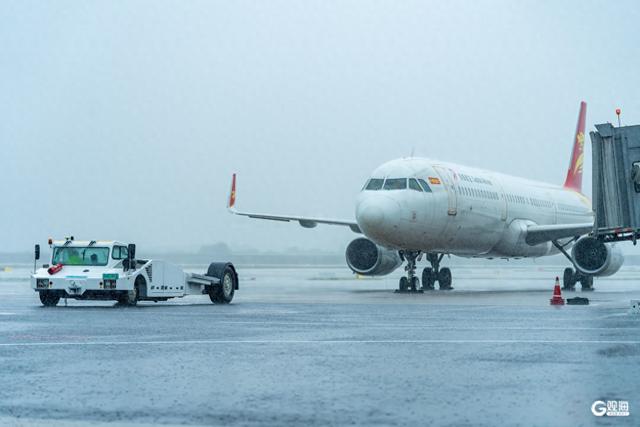 “应飞尽飞、能走快走”！青岛机场全力做好强降雨应对保障