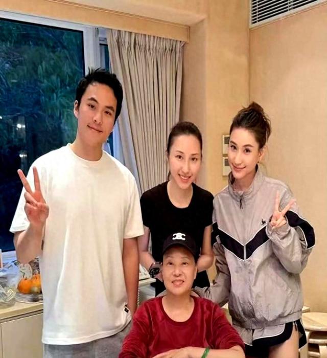 陈婉珍年轻时也是一位