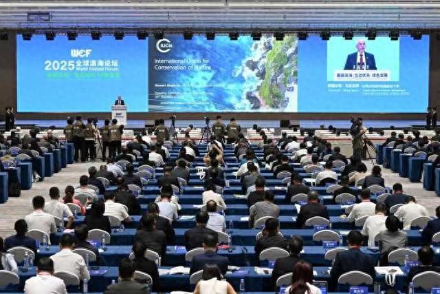 2025全球滨海论坛在盐城召开 分享生态优先与绿色发展经验