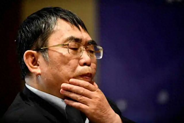 聂卫平去世不到一天，小23岁妻子过往被扒，原来她才是人间清醒