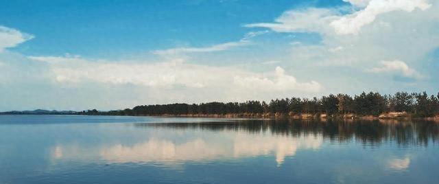 武汉人，去了浠水跟蕲春两县，直言不讳：浠水跟蕲春天差地别