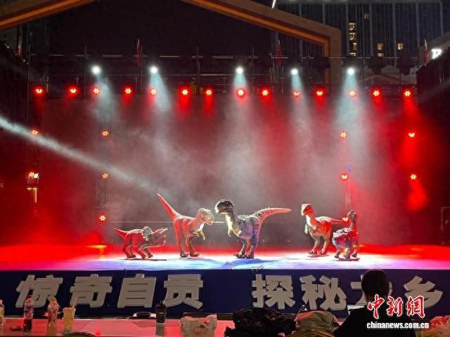 全球首款智能仿生恐龙在川发布