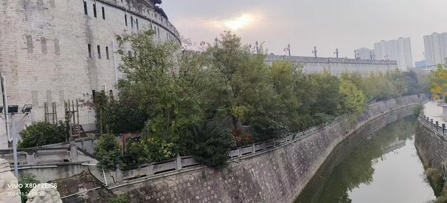 丽景门登临记：在晨光中叩问一座城