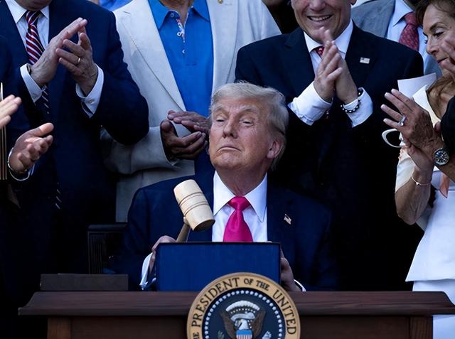 订单清零！中国人不买了，特朗普得罪了不该惹的国家，对华出手后，不得不为“贸易战”支付赔偿