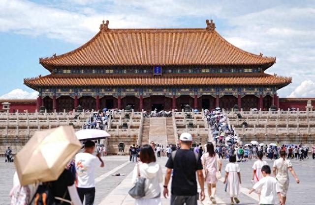 大量日本游客涌入北京，打着旅游幌子不去旅游不吃美食，为啥来？
