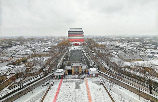 雪中鼓楼现厚重历史韵味