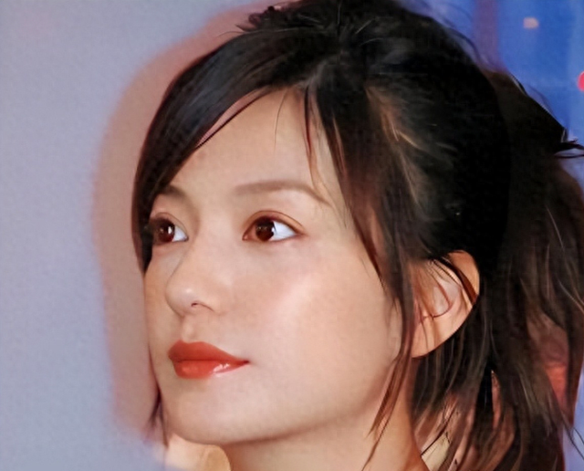 胃癌传闻澄清才半年，49岁赵薇再迎坏消息，连累的何止闺蜜李湘！