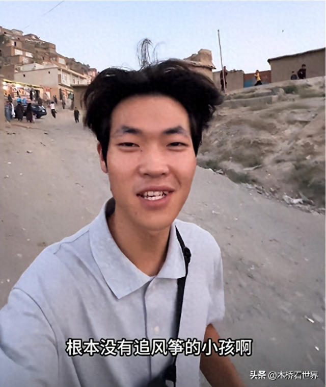 中国小伙游阿富汗，被贫民窟孩子扔石头砸中裆部，终靠塔利班脱困