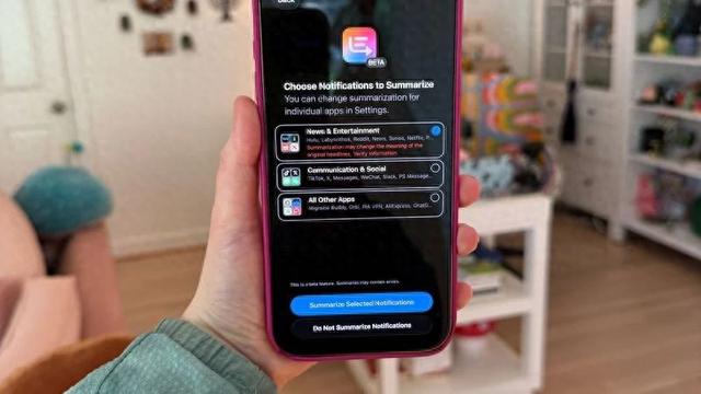 苹果iOS 26重启新闻和娱乐通知摘要：斜体展示、标注AI生成