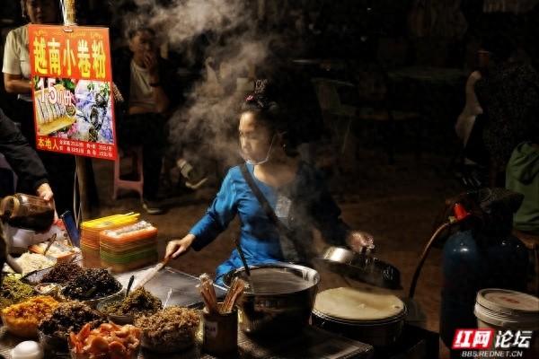 岁暖时刻丨亚洲最大夜市——西双版纳告庄星光夜市掠影