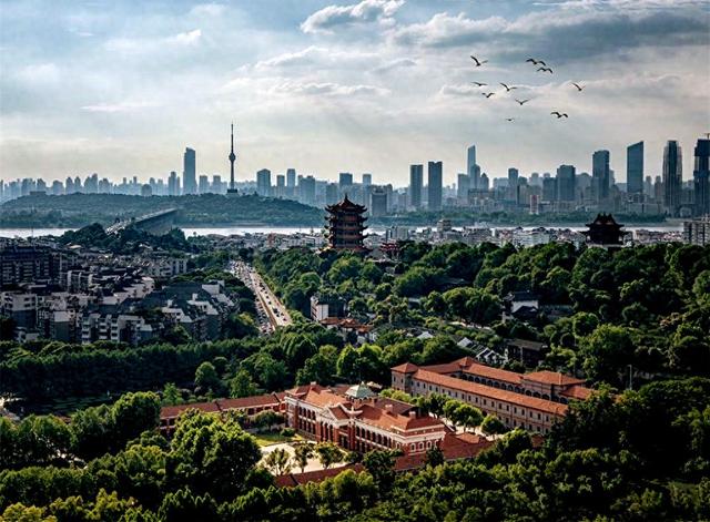 武汉与南京这俩个省会城市，有哪些独特地相同与不同之处呢？