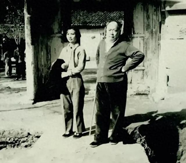 59年，陈毅回到四川老家，夫人张茜那年37岁，长相出众，气质非凡