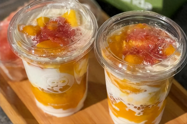 奶茶店配货、火锅店送福利，固体杨枝甘露引发全行业跟风