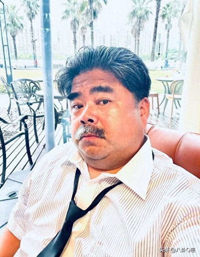 5位过气明星回归农村生活，摆摊种地养猪，如今风光不再却很踏实