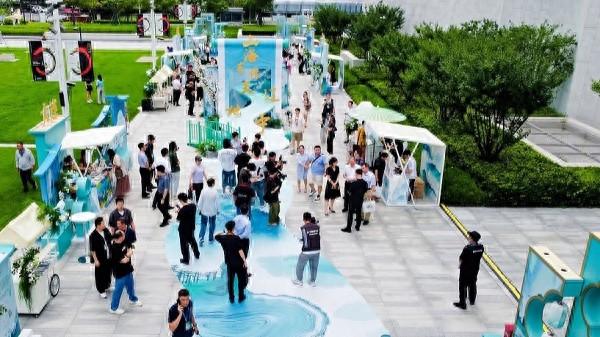 从上海出发，到沈阳故宫看红墙金瓦，去大连棒棰岛逐浪……