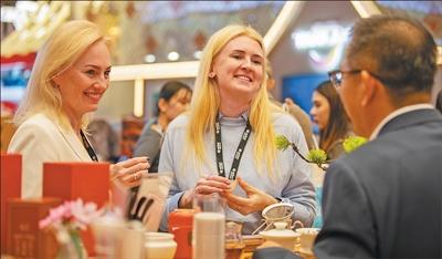 “中国旅游业展现蓬勃活力与创新实践”（国际视点）