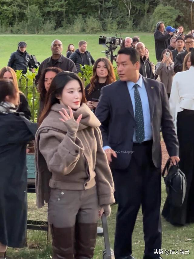 皮靴飙升至大腿根，这超前时尚，于我而言太具冲击感！