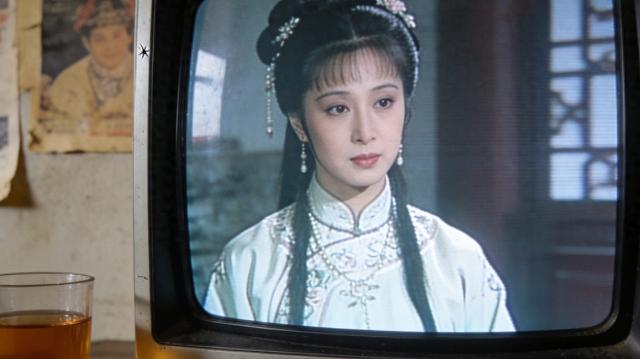 北京送别何晴：61岁戏骨离世，为何全网集体缅怀？