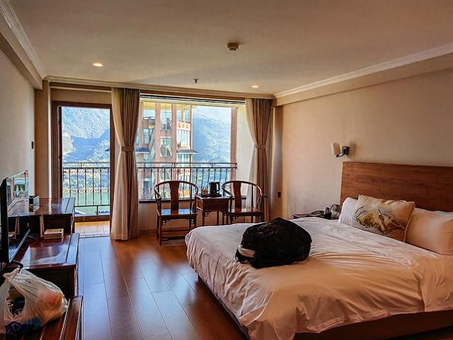 2024深秋四川行16 奉节县夔门大酒店 揽月楼凭栏夔门雄景入画来​